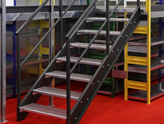 interne Metalltreppe