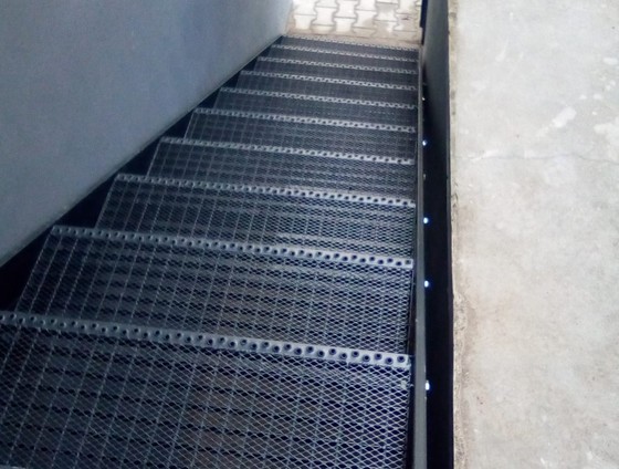 interne Metalltreppe
