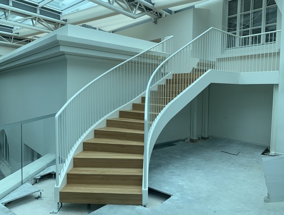 interne Metalltreppe