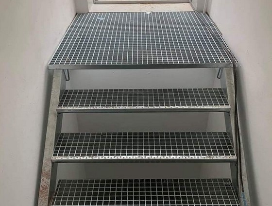 interne Metalltreppe