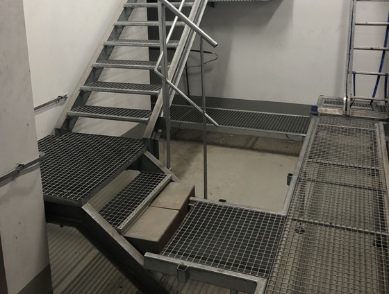 interne Metalltreppe