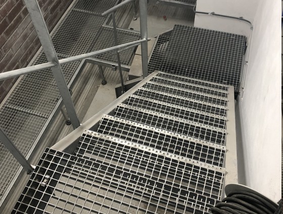 interne Metalltreppe