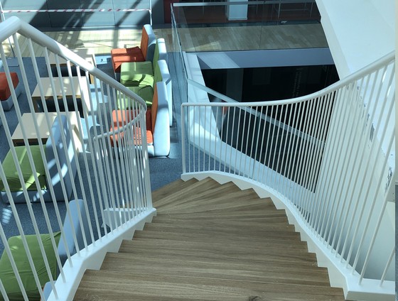 interne Metalltreppe